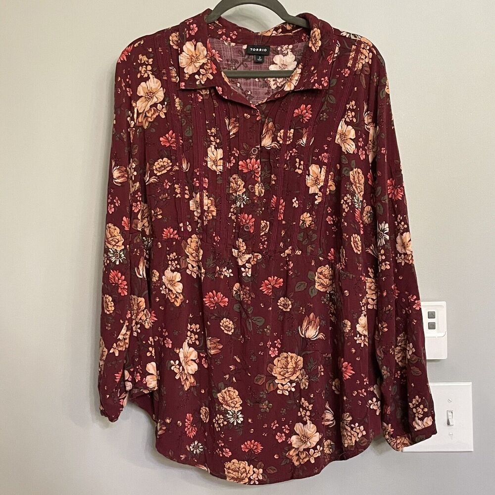 Torrid Top Lace Trim Babydoll Tunic Textured Stretch Rayon Floral Blouse 2X EUC